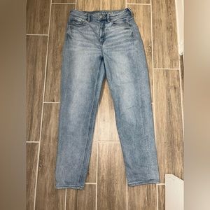 Size 4 American Eagle straight leg mom jeans